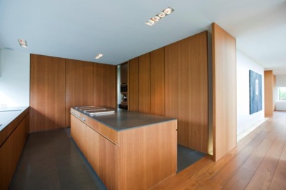 Moderne woning met witte crepi door Dewaele Woningbouw