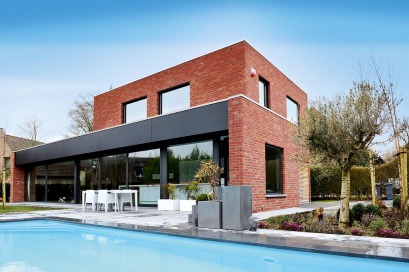 Moderne woning met rode baksteen