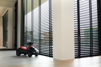 Zwarte raamdecoratie