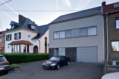 Moderne halfopen houtskeletbouw woning
