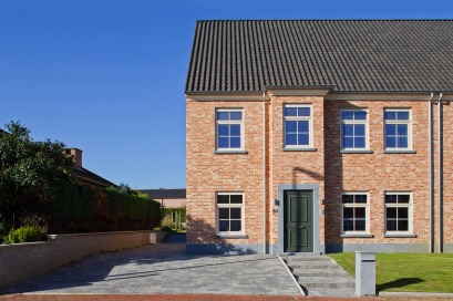 Landelijke houtskeletbouw woning halfopen bebouwing