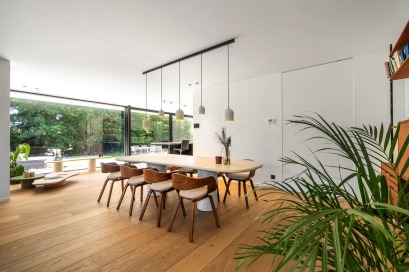 overzicht eetkamer - strakke woning