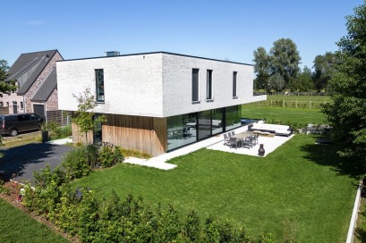 strakke woning - vooraanzicht drone