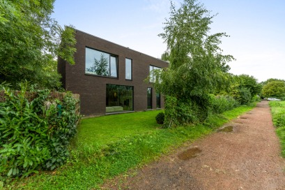 dewaele-tijdloze-woning-houtskeletbouw-villeneuvedascq-zijaanzicht