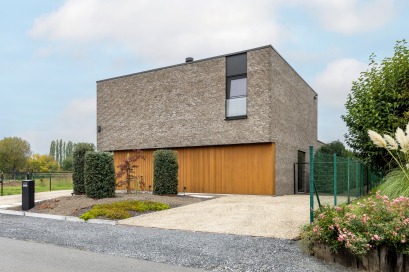 Realisatie van Dewaele Woningbouw - voorgevel van tijdloze woning in Wambeek