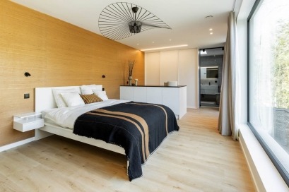 Chambre dans une maison à ossature bois.