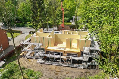 Chantier ossature bois rendu vite étanche au vent et à l’eau.
