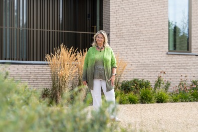 Marita bij kijkwoning in Rotselaar