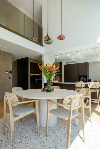 Vide salle à manger dans maison à ossature bois
