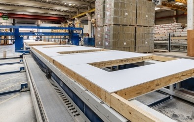 Prefab wand in productie voor woningbouw.