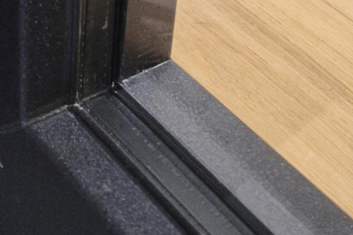 Zwarte warm edge afstandshouders bij dubbele beglazing