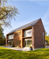 Tijdloze woning met natuurlijke materialen.