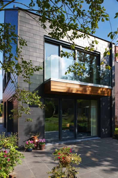 Moderne halfopen bebouwing houtskeletbouw