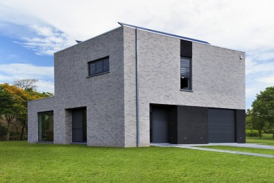 Moderne houtskeletbouwwoning in kubusvorm 