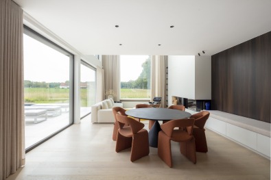 Eetruimte in hedendaagse woning.