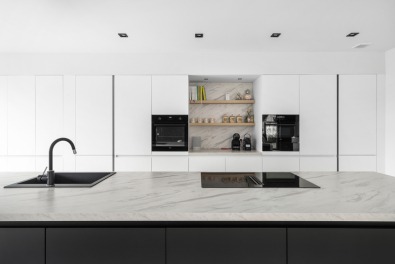 Keuken van een moderne en tijdloze woning van Dewaele Woningbouw in Kapelle-op-den-Bos