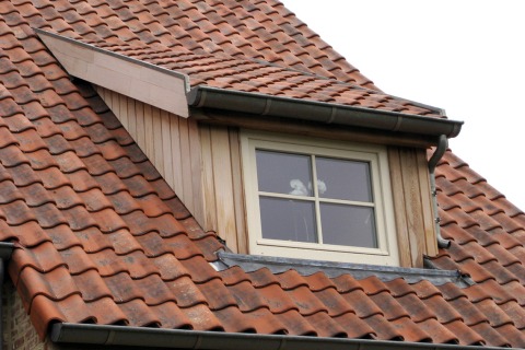 Landelijke dakkapel met cederhout
