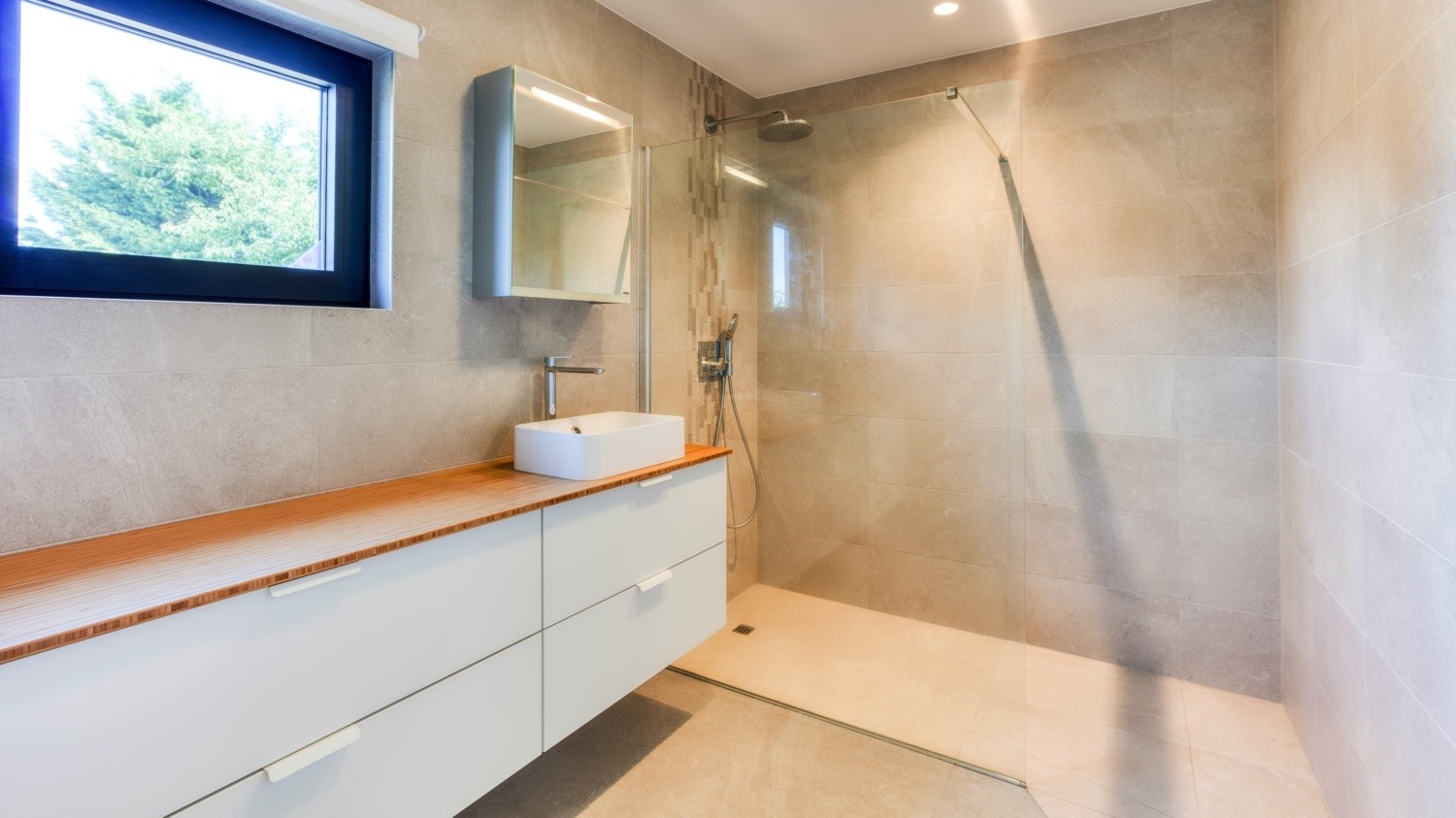 Moderne badkamer in Boelhe 